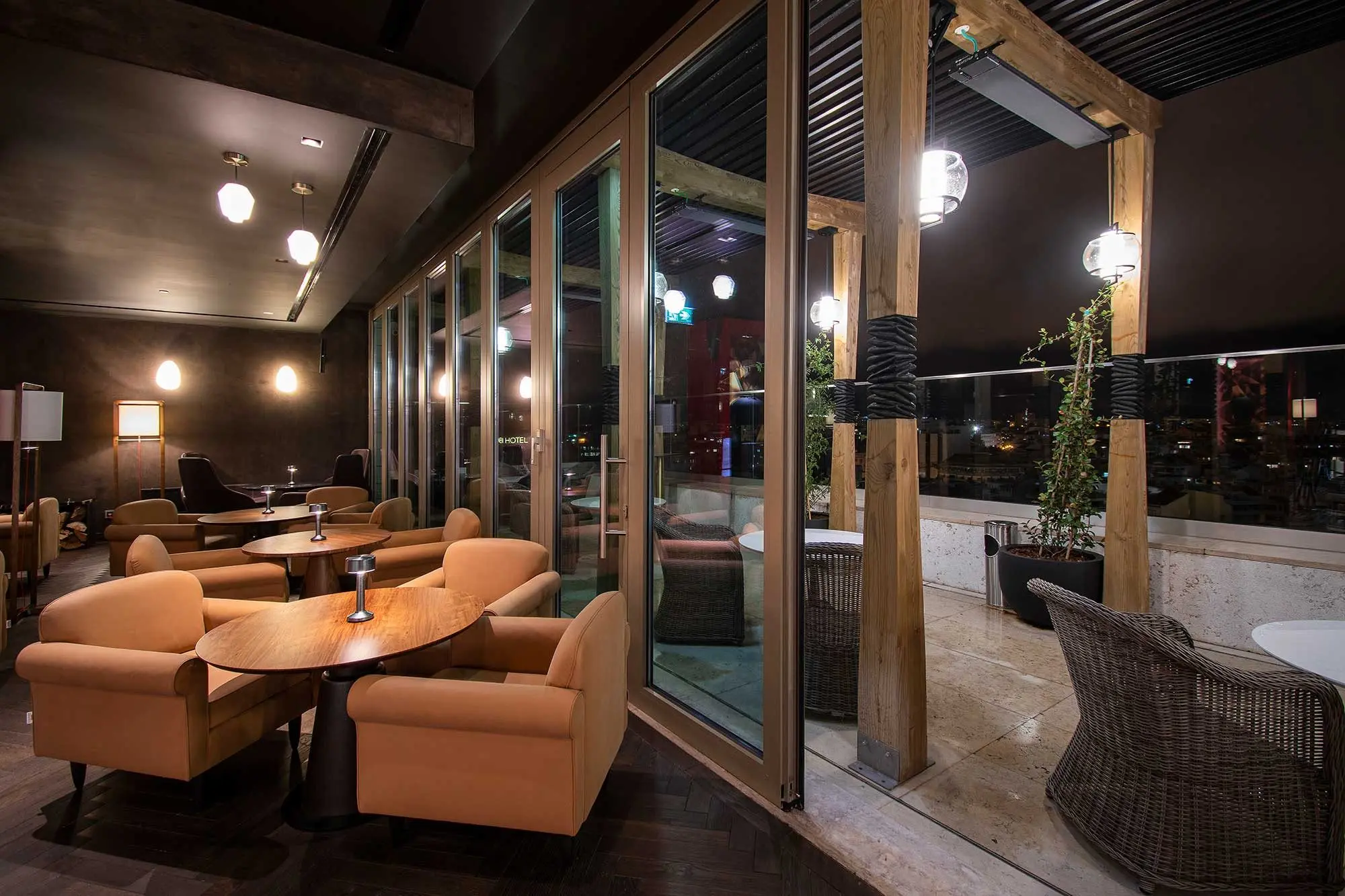 Hotel Sana Marques - Restaurante Koji — fotografia de interior 05, FF&E mobiliário e equipamento · Vitta